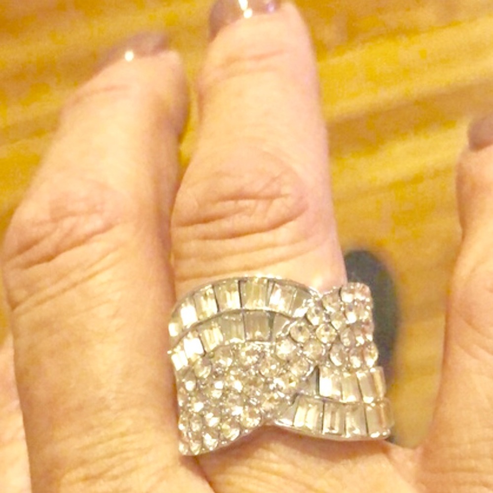 Ring. New! Women Size 9 Silver. Fashion